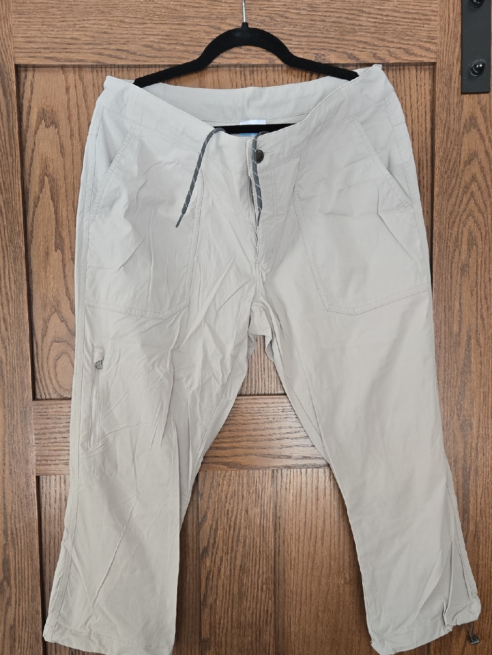 Columbia Women's Light Beige Capris